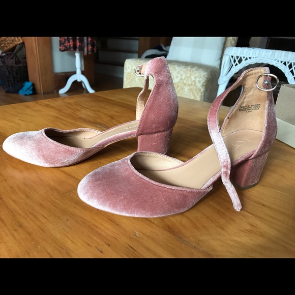 LOFT Shoes - Loft size 6 1/2 pink velvet block heels